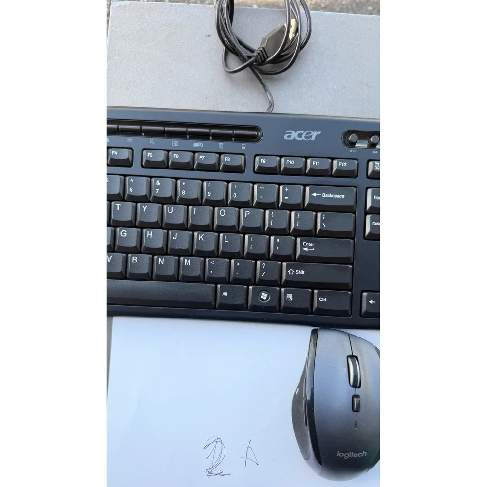 Acer Wired Multimedia Keyboard with Volume Dial and Logitech Wireless Mouse Bund